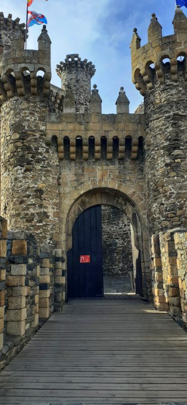Entrada al castillo templario de Ponferrada.
